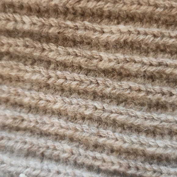 CASHMERE SWEATER VEST - Picture 7 of 7